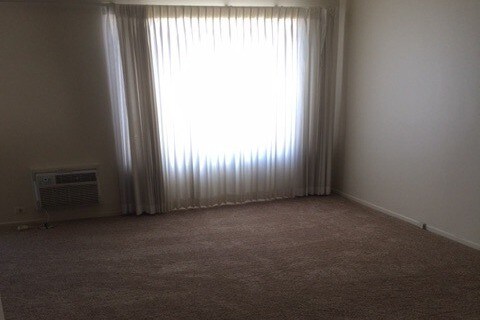Living Room - 901 N Cedar St