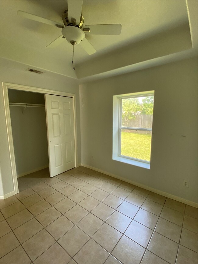 Building Photo - 3815 Putnam Dr