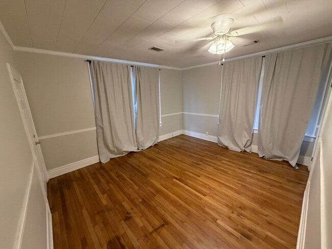 Building Photo - 3 bed 2 bath in Historic Downtown Troy