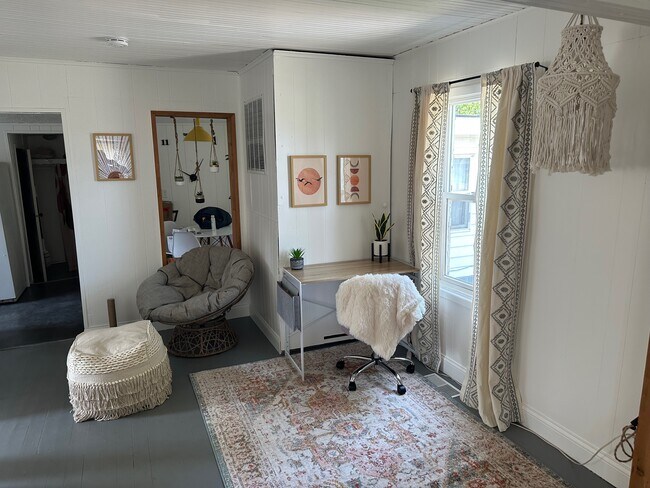 Building Photo - 7801 Oak Ave