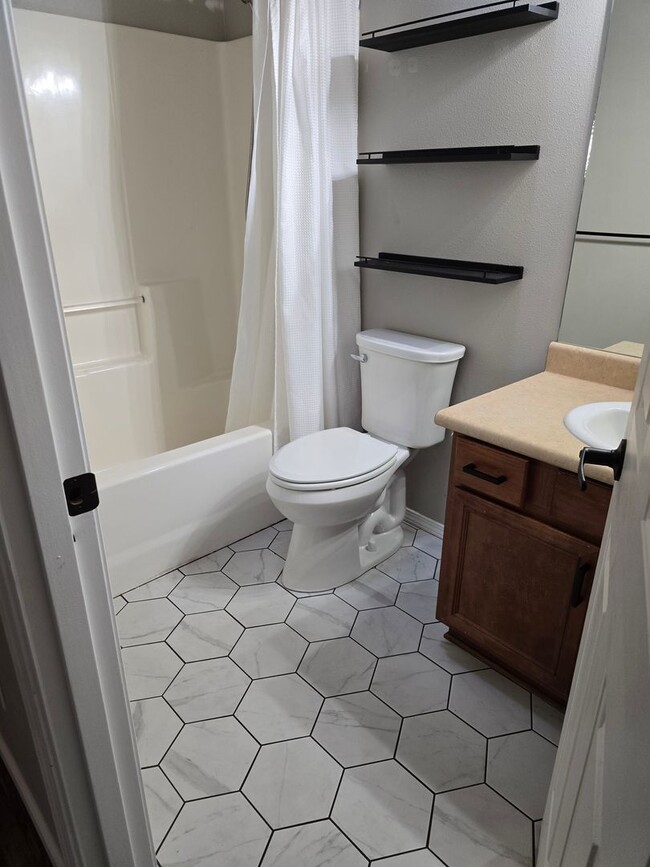 Building Photo - 3 bed 2 bath Single  Home for Rent in Gran...