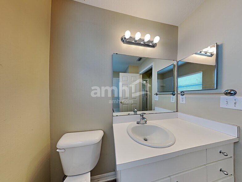 Building Photo - 10527 Juliano Dr