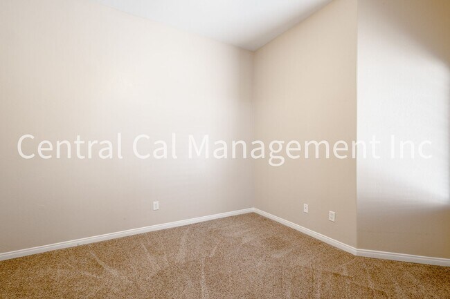 Building Photo - 3 Bedroom/2 Bath Home with Office in the Desired Northwest - $2495 Per Month