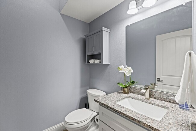 Building Photo - 2209 Silverbonnet St