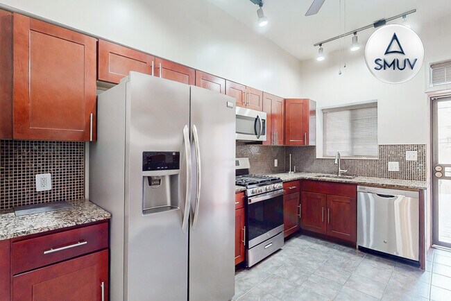 Building Photo - 2225 Brookfield Ave