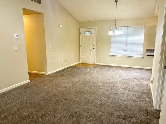 Building Photo - 132 Samanthas Way