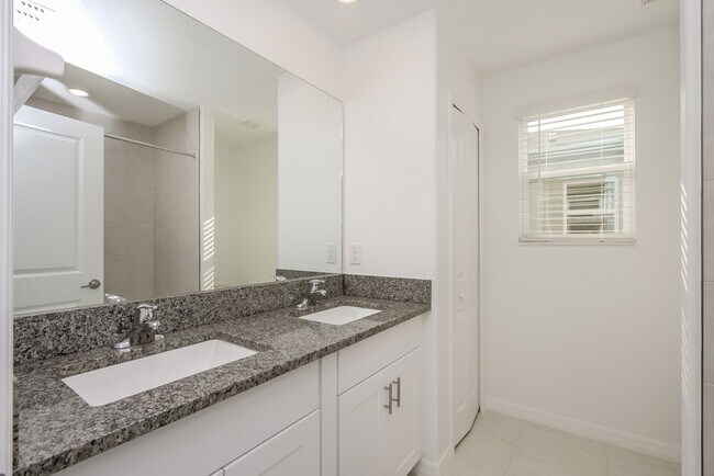 Building Photo - 7320 Spring Snowflake Ave