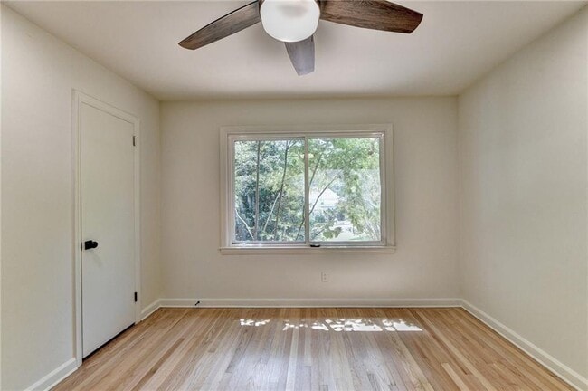 Building Photo - 6085 Glenridge Dr