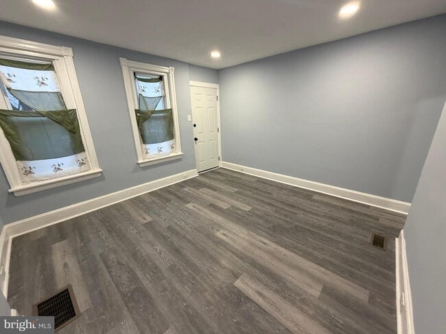 Building Photo - 363 E Airy St