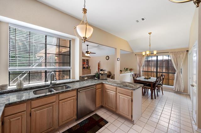Building Photo - 4137 Mapleridge Dr