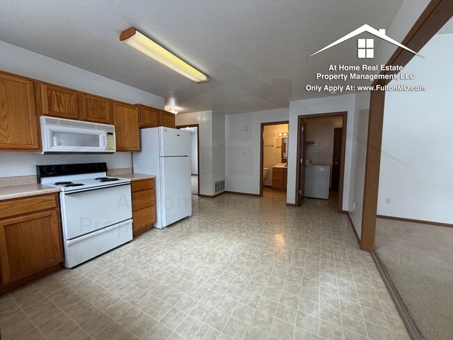 Building Photo - Gates Boulevard 2629–2631 Duplex