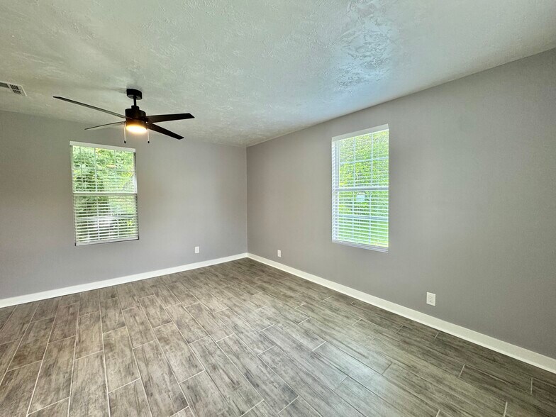 Building Photo - 2144 Westchester Dr