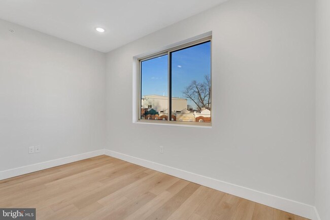 Building Photo - 1243 W Westmoreland St