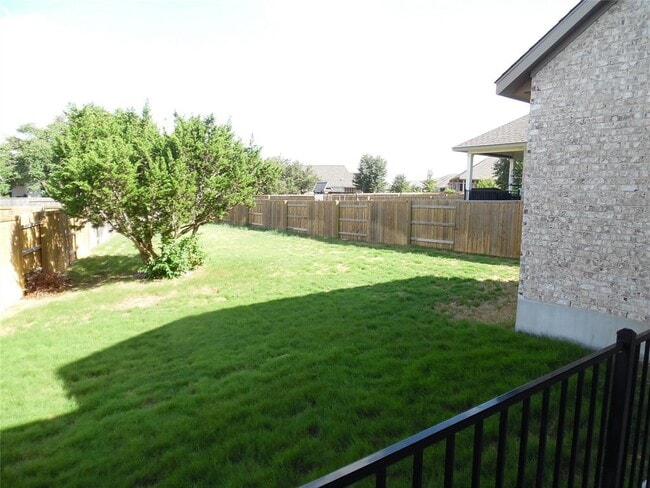 Building Photo - 225 Eagle Ford Dr