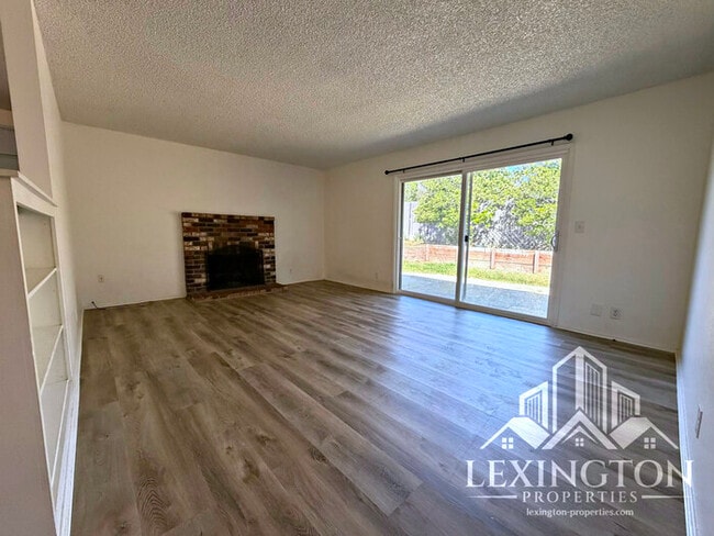 Building Photo - Lovely, 3BD/2BA, Home in Desirable Orangevale Neighborhood, Almond Acres, off Oak Ave. and Hickory!