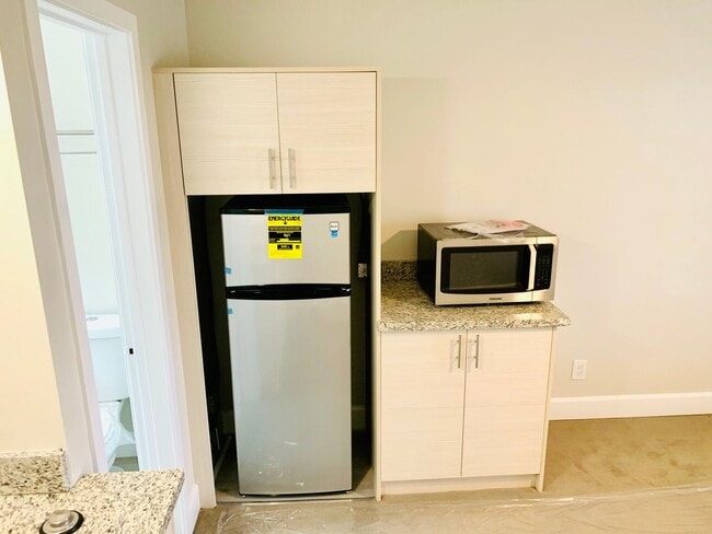 Building Photo - STUDIO AVAILABLE IN THE HEART OF DOWNTOWN LA JOLLA! ONLY $1,700/mo!