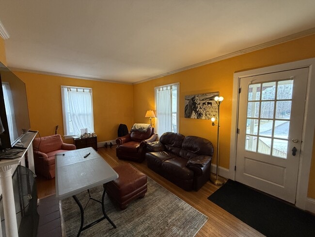 Building Photo - 105 Valentine Pl