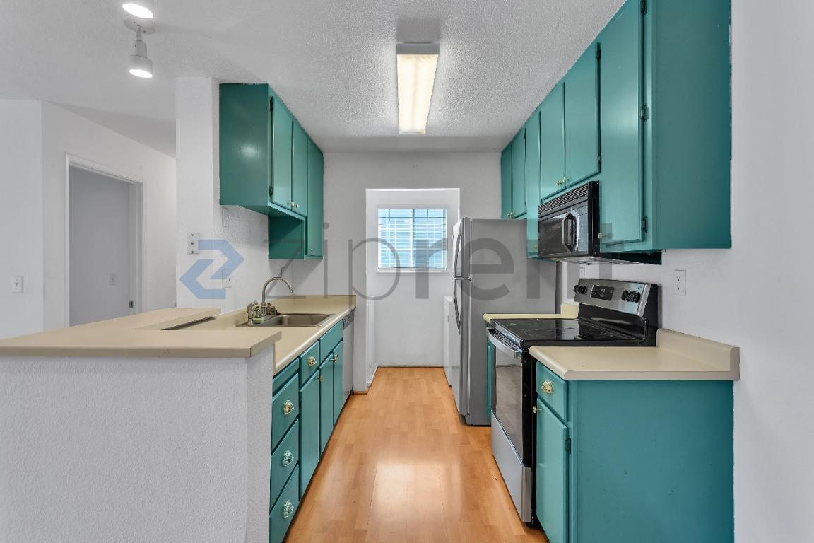Building Photo - Unit 1