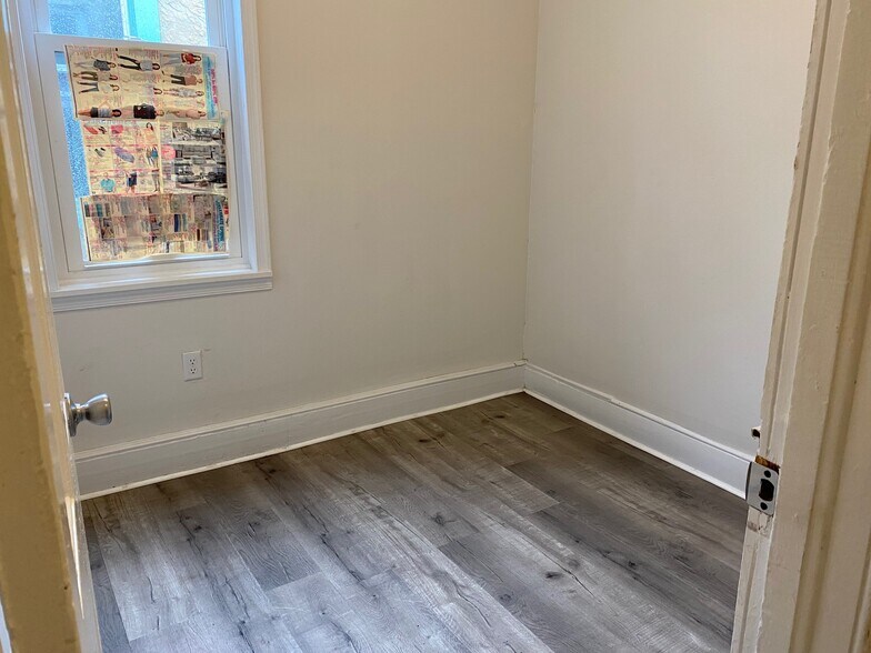 Bed 2 - 2530 N 18th St