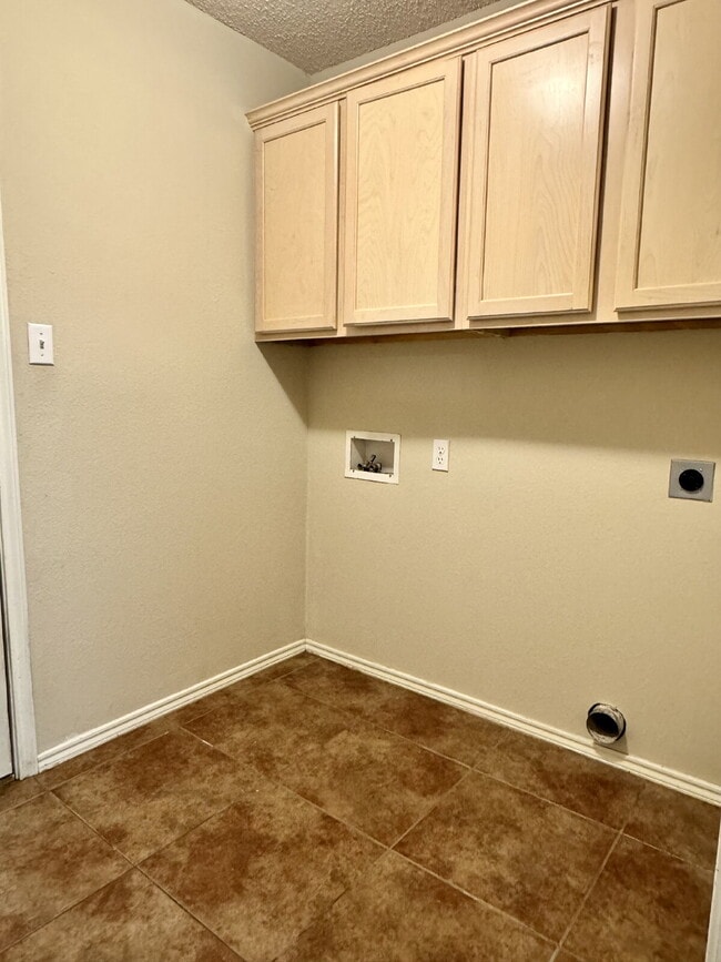 Building Photo - Cute Duplex in South Lubbock!