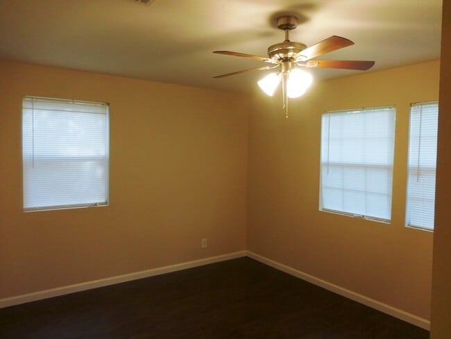 Building Photo - 1668 Pepper Dr