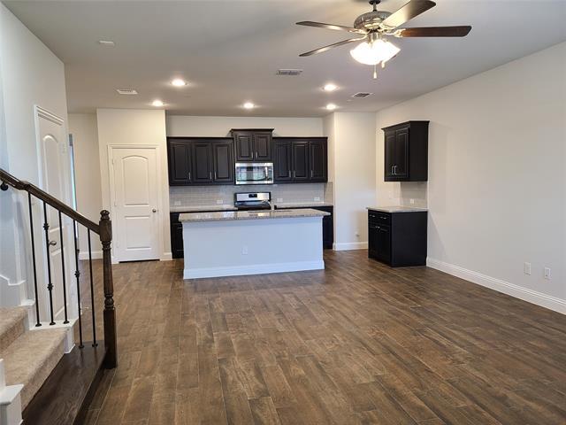 Building Photo - 6820 Meadow Crest Dr