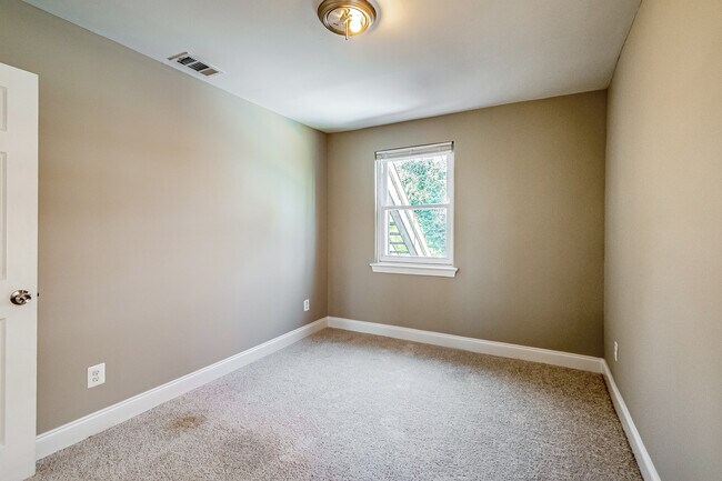 Building Photo - 2439 25th St SE