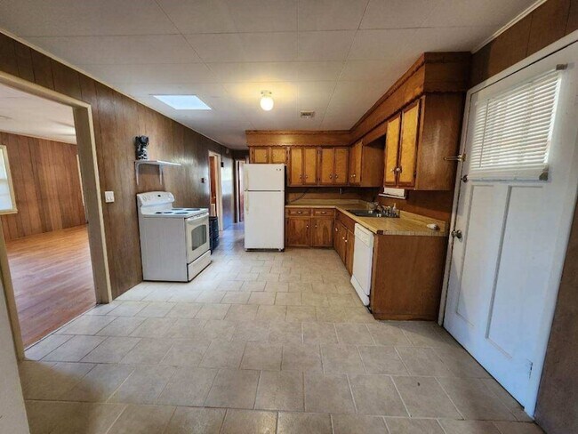 Building Photo - 7121 TX-94