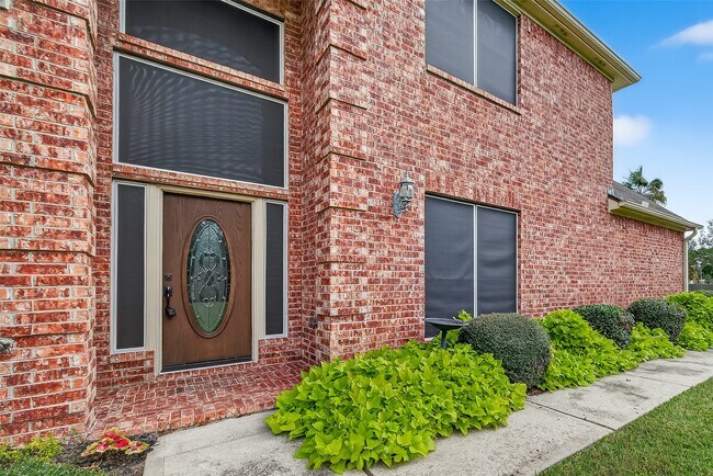 Building Photo - 1408 S Friendswood Dr