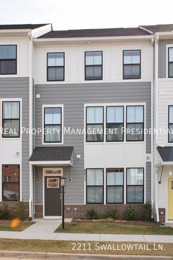 Building Photo - 2211 Swallowtail Ln