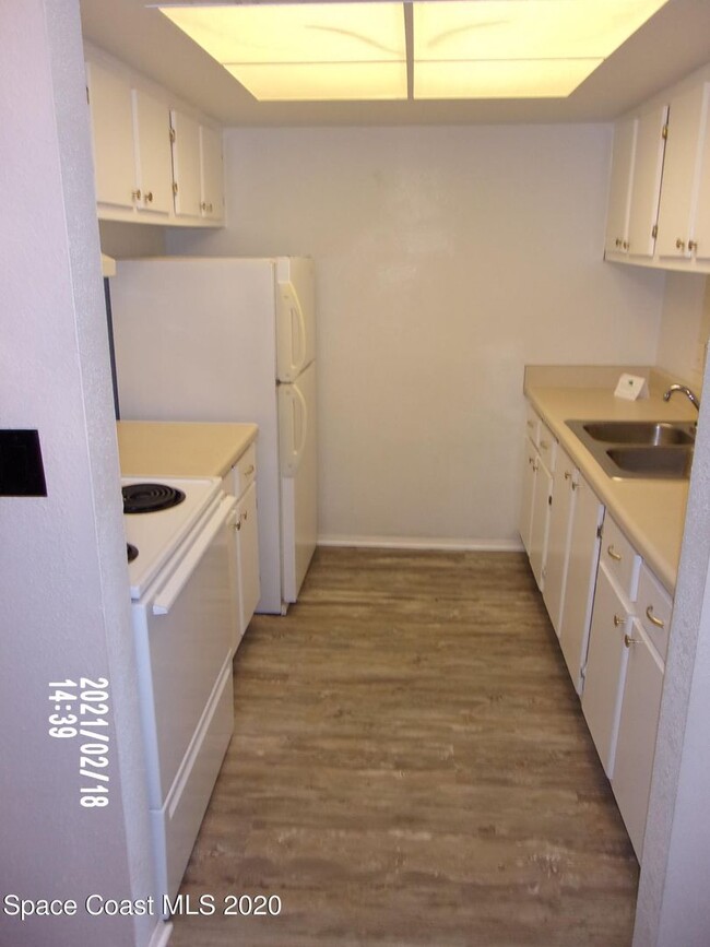 Building Photo - 2170 Knox McRae Dr