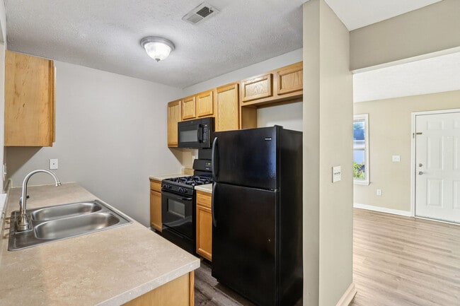 Building Photo - Fox Pointe Apartments
