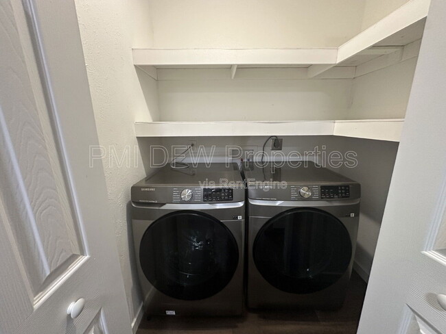 Building Photo - 3304 Mayhew Dr