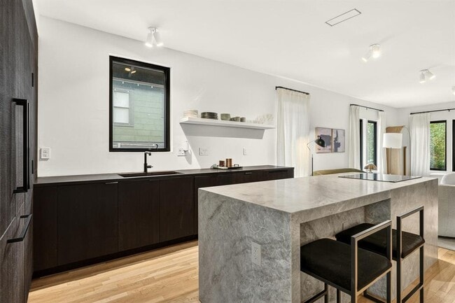 Building Photo - 509 E Mary St