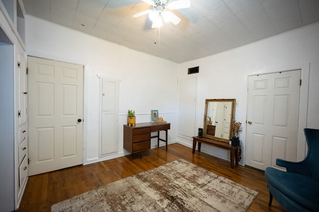 Building Photo - 2120 E Evans Ave