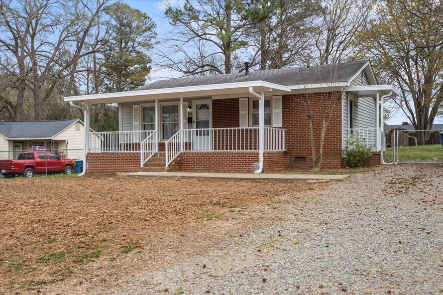 Primary Photo - 208 Tomberlin Rd
