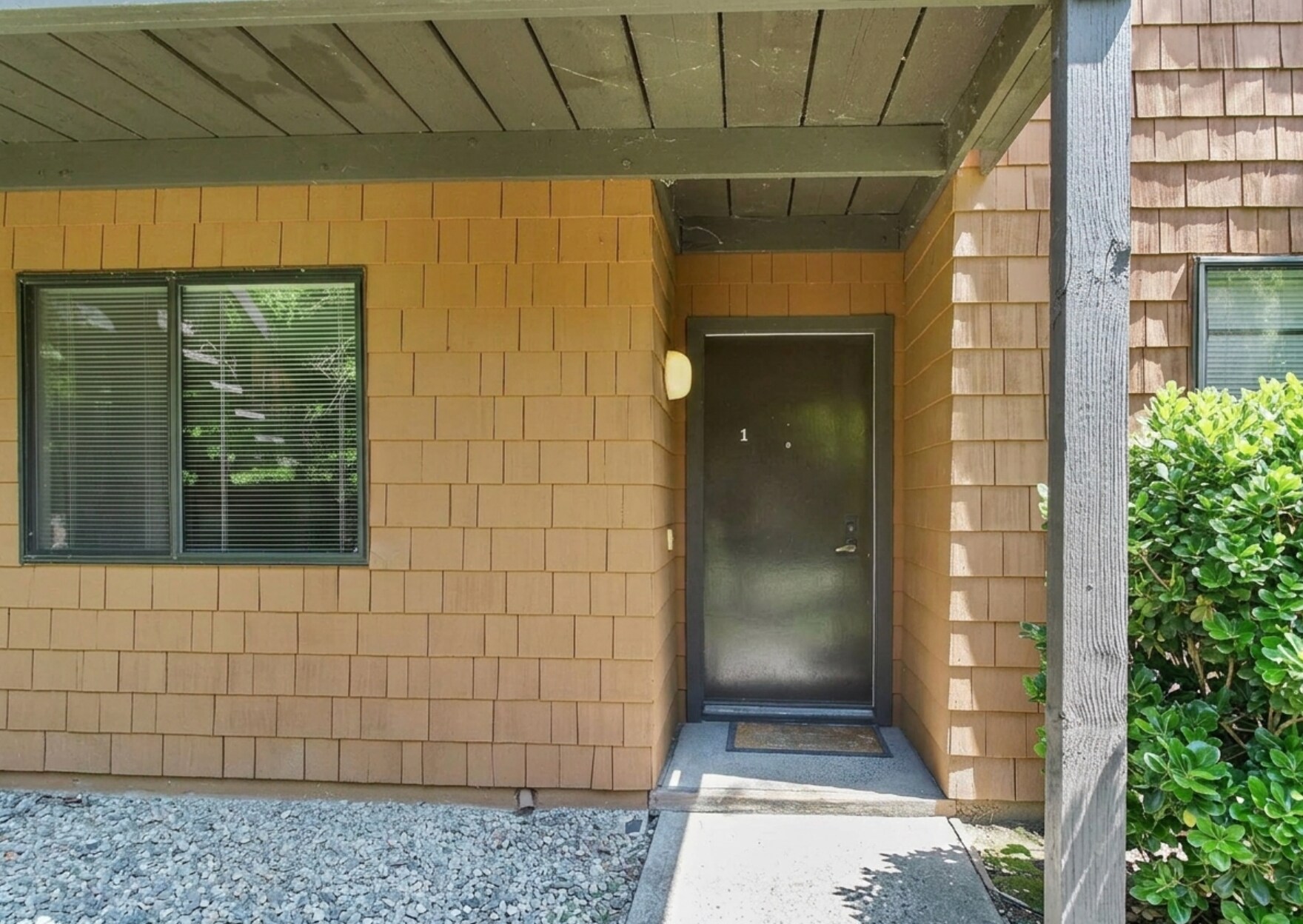 Building Photo - 796 Woodside Ln E