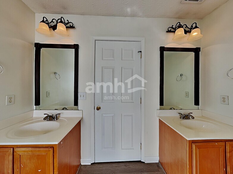 Building Photo - 1417 Prescott Ct