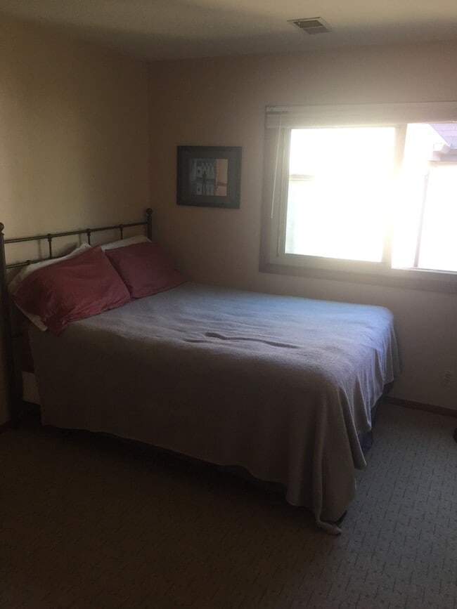 Bedroom - 3254 Bloomington Ave