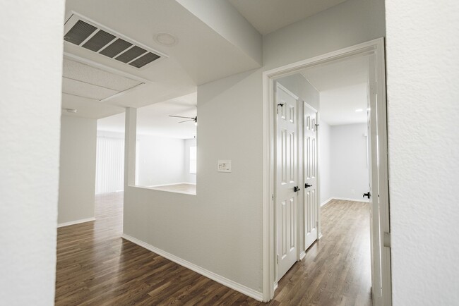 Interior Photo - 1945 Glendon Avenue