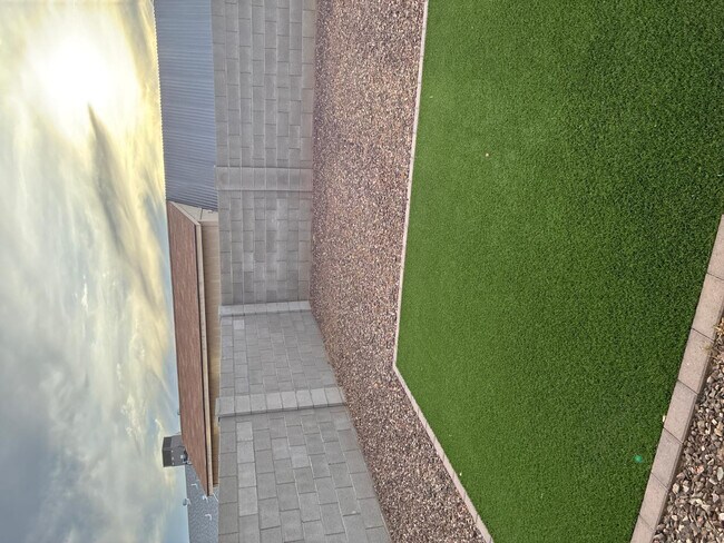 Building Photo - 5630 S Daisy Patch Pl