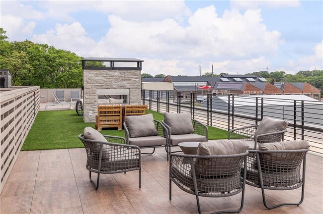 Building Photo - 112 Rogers St NE