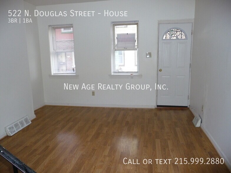 Building Photo - 522 N Douglas St