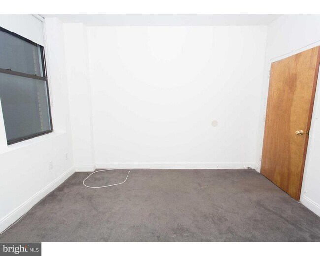 Building Photo - 220 S 16th St