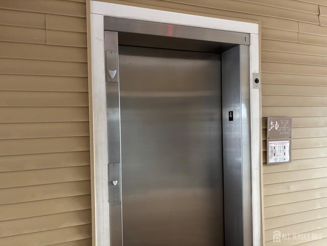 Building Photo - 542 E Celebration Way