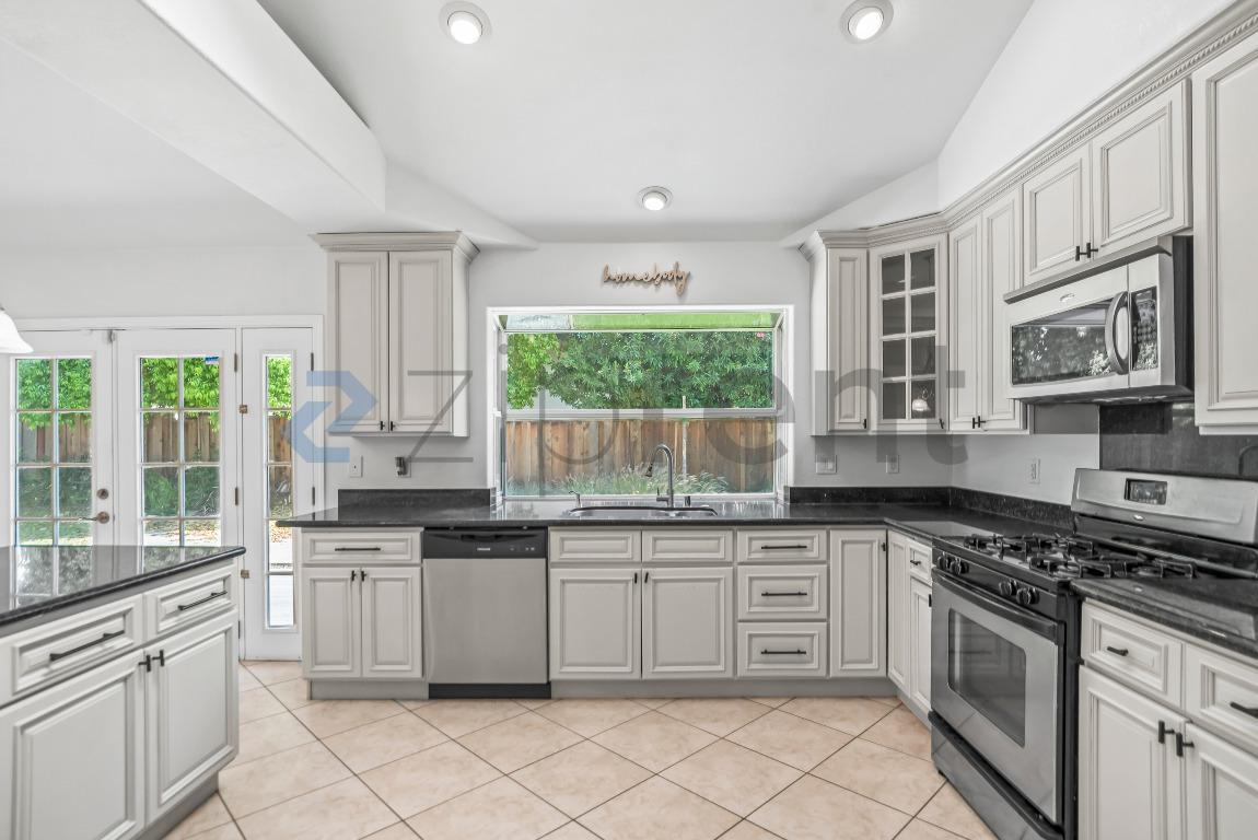 Building Photo - 1400 Arkell Rd