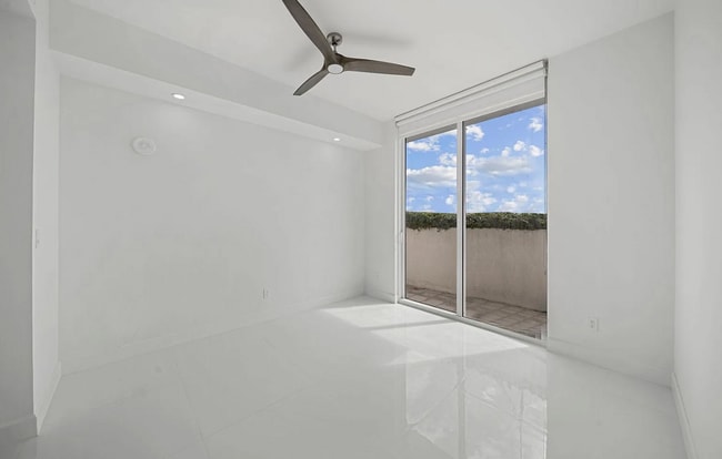Building Photo - Breathtaking City Views from This Nordica ...