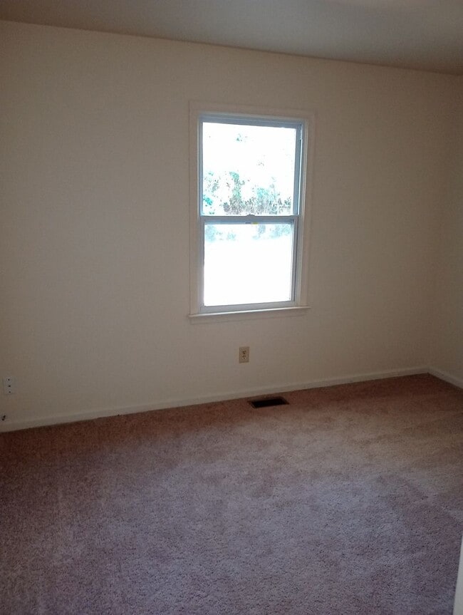 Building Photo - 2 Bedroom, 2 Full Bath Single Family Home for Rent