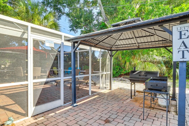 Building Photo - 2408 Brink Ave