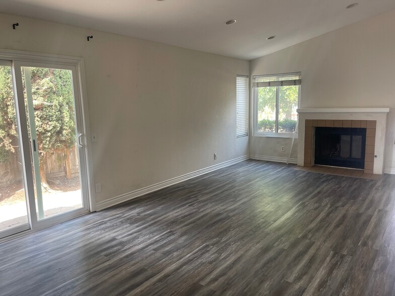 Building Photo - 378 Bay Leaf Dr